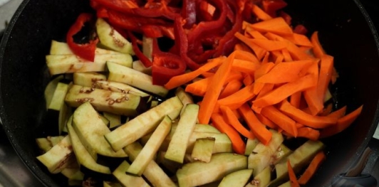 Фунчоза с мясом и баклажанами