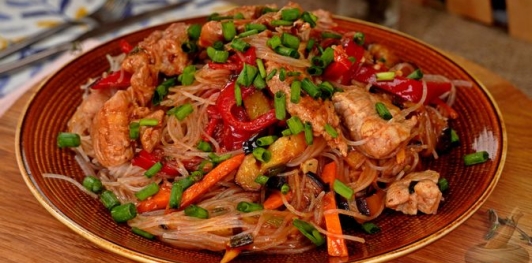Фунчоза с мясом и баклажанами