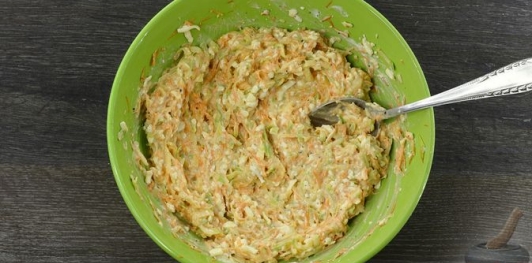 Горячие бутерброды с кабачками, морковью и плавленым сыром