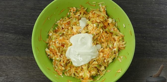 Горячие бутерброды с кабачками, морковью и плавленым сыром