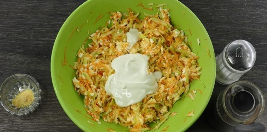 Горячие бутерброды с кабачками, морковью и плавленым сыром