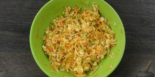 Горячие бутерброды с кабачками, морковью и плавленым сыром