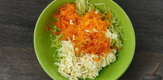 Горячие бутерброды с кабачками, морковью и плавленым сыром
