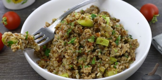 Гречка с фаршем и кабачками