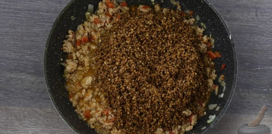 Гречка с фаршем и кабачками