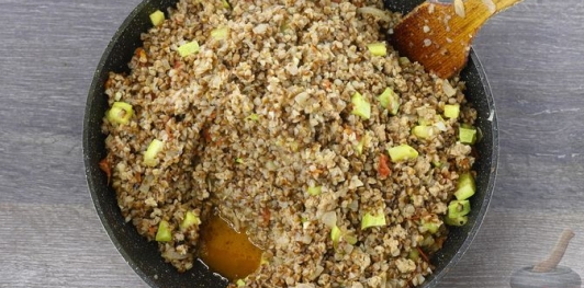 Гречка с фаршем и кабачками