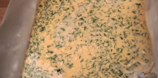 Яичный рулет с ветчиной и сыром