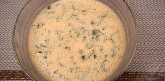 Яичный рулет с ветчиной и сыром