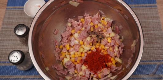 Кабачки, фаршированные ветчиной, кукурузой и сыром