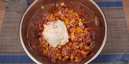 Кабачки, фаршированные ветчиной, кукурузой и сыром