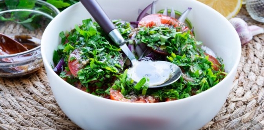 Кабачки, маринованные с помидорами и луком