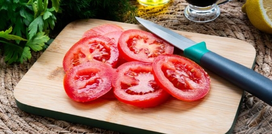 Кабачки, маринованные с помидорами и луком