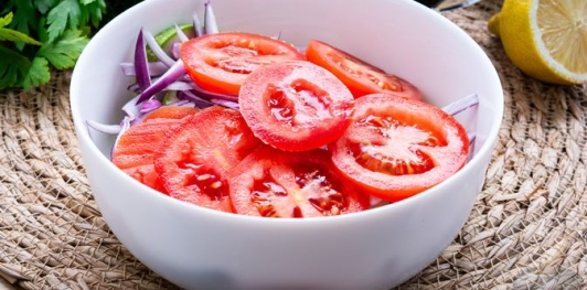 Кабачки, маринованные с помидорами и луком