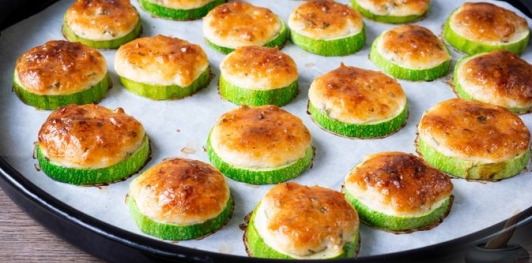Кабачки в духовке с майонезом, чесноком и сыром