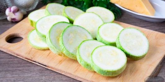 Кабачки в духовке с майонезом, чесноком и сыром
