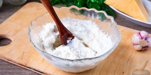 Кабачки в духовке с майонезом, чесноком и сыром