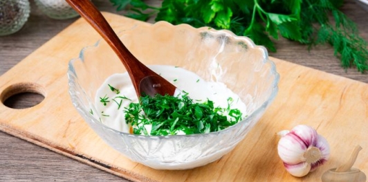 Кабачки в духовке с майонезом, чесноком и сыром