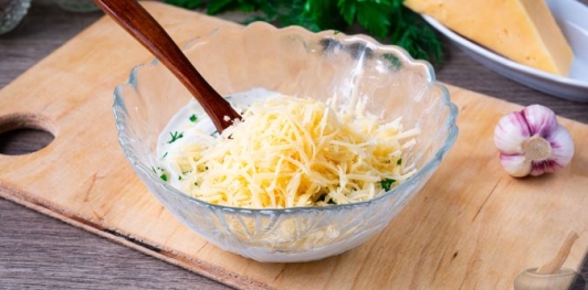 Кабачки в духовке с майонезом, чесноком и сыром