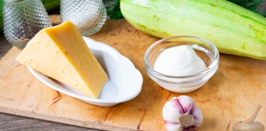 Кабачки в духовке с майонезом, чесноком и сыром