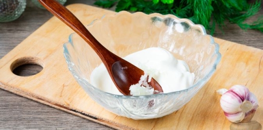 Кабачки в духовке с майонезом, чесноком и сыром