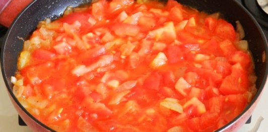 Капоната (баклажаны с помидорами, перцем и оливками)
