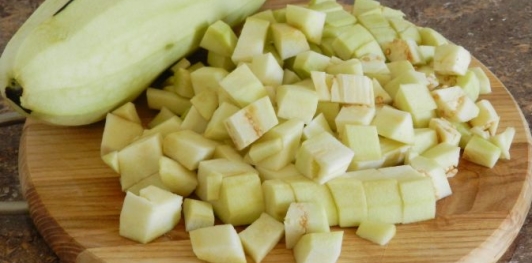 Капоната (баклажаны с помидорами, перцем и оливками)