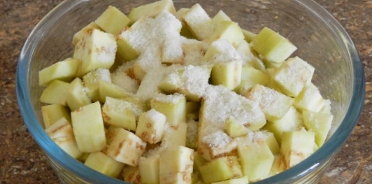 Капоната (баклажаны с помидорами, перцем и оливками)