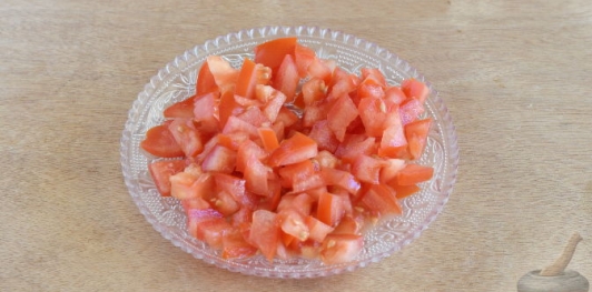 Картофель, запеченный с помидорами, луком и перцем