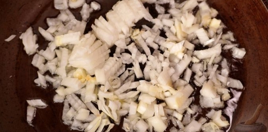 Картофельный рулет с грибами и сыром