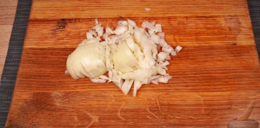 Картофельный рулет с грибами и сыром