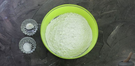 Киш с цукини и луком в сметанно-сырной заливке