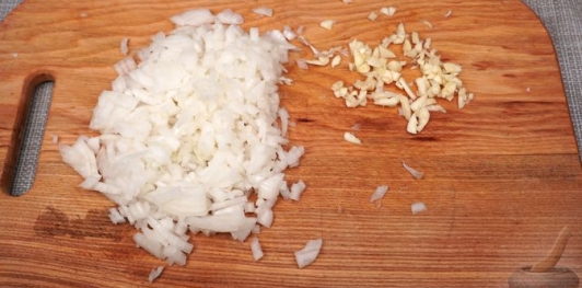 Котлеты из куриного фарша с помидорами