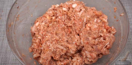 Котлеты из куриного фарша с помидорами