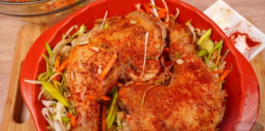 Куриные окорочка, запечённые с фенхелем и овощами