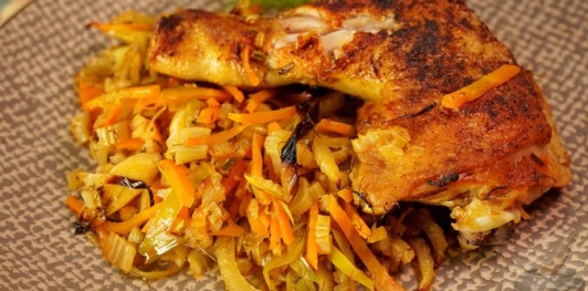 Куриные окорочка, запечённые с фенхелем и овощами