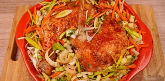 Куриные окорочка, запечённые с фенхелем и овощами