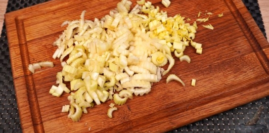 Куриные окорочка, запечённые с фенхелем и овощами