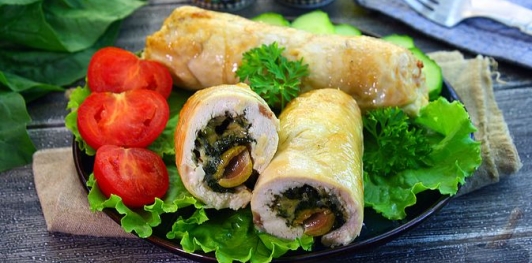 Куриные рулетики с сыром и шпинатом