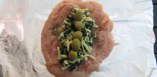 Куриные рулетики с сыром и шпинатом