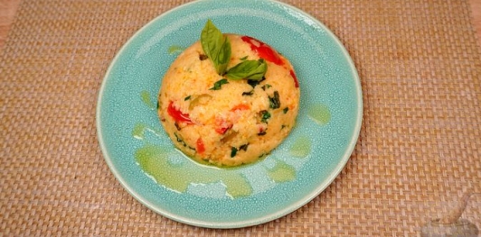 Кускус с помидорами и оливками