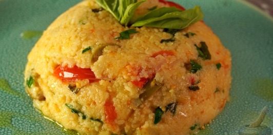 Кускус с помидорами и оливками