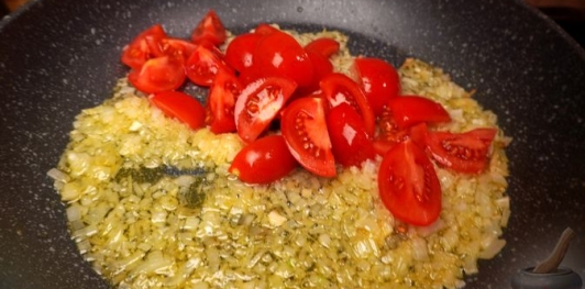 Кускус с помидорами и оливками