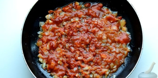 Макароны с куриными фрикадельками и томатным соусом