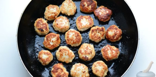 Макароны с куриными фрикадельками и томатным соусом