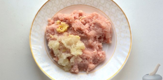 Макароны с куриными фрикадельками и томатным соусом