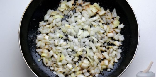 Макароны с куриными фрикадельками и томатным соусом