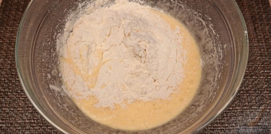 Маковый пирог со сливами