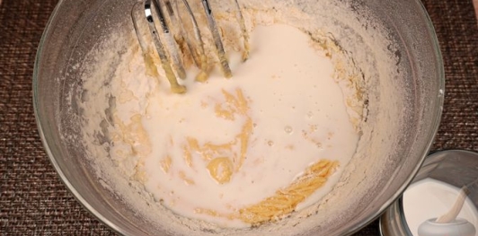 Маковый пирог со сливами