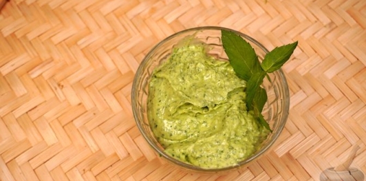 Молодая кукуруза гриль с зелёным маслом