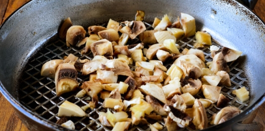 Перец, фаршированный кускусом с грибами и помидорами (в духовке)